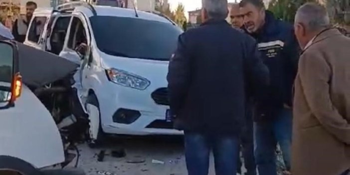 Nusaybin'de minibüs ile hafif ticari araç çarpıştı: 1 yaralı