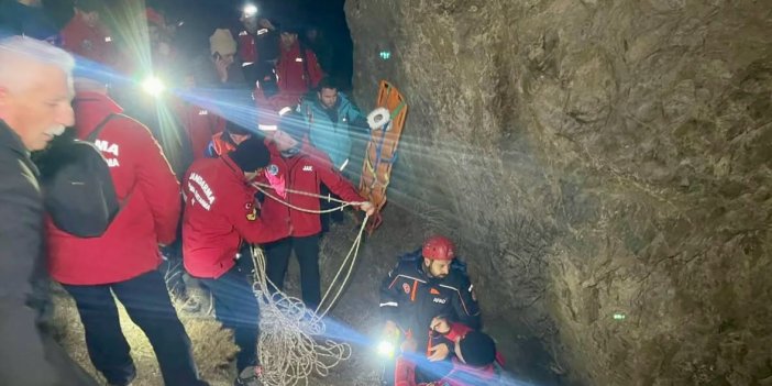 Hakkari’de kayalıktan düşen kişi hayatını kaybetti