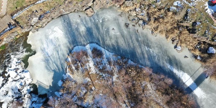 Van'da Deli Çayı'nın kısmen donduğu görüldü