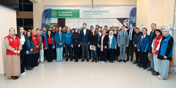 Gençlik Hizmetleri Genel Müdürü Efendioğlu, Hakkari'de öğrencilerle buluştu