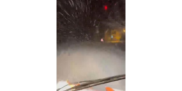 Yüksekova-Dağlıca Karayolu yoğun kar yağışı nedeniyle trafiğe kapatıldı