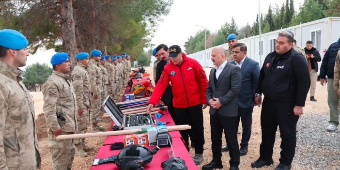 Adıyaman'da jandarma komutanlığına arama kurtarma ekipmanları verildi