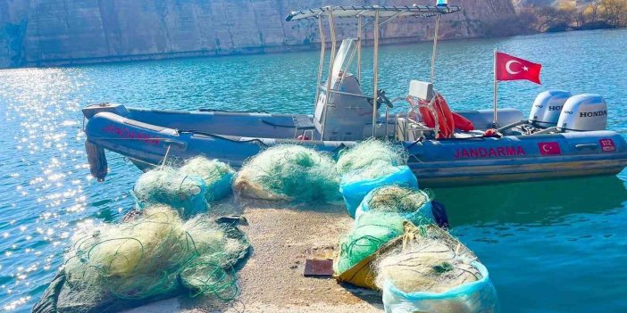 Ağ ile avlanma yasağına uymayan 2 kişiyi jandarma yakaladı