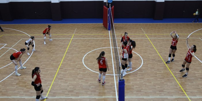 Hakkari Spor Kadın Voleybol Takımı deplasmanda galip geldi