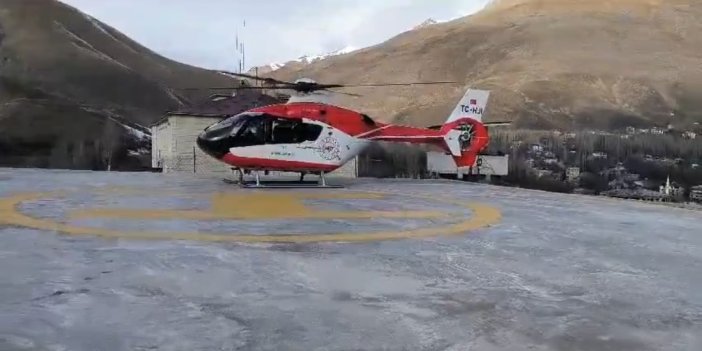 Bahçesaray'da helikopter ambulans 22 yaşındaki hasta için havalandı