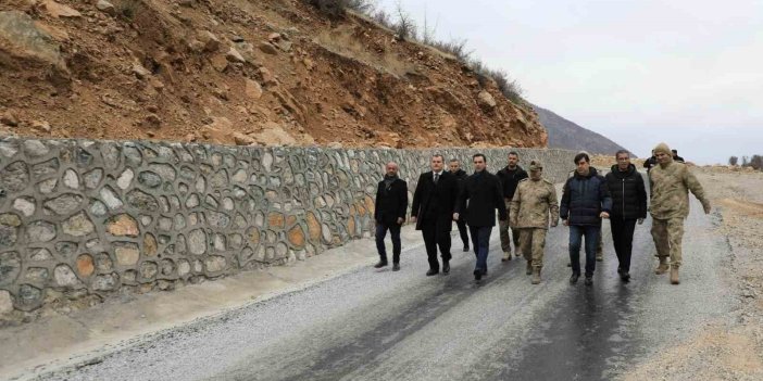 Vali Karakaya Mutki’de yol çalışmalarını denetledi