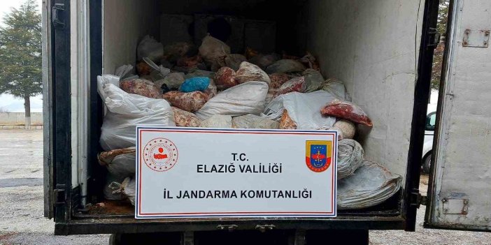 Elazığ’da kamyon kasasında 3 milyon liralık kaçak et yakalandı