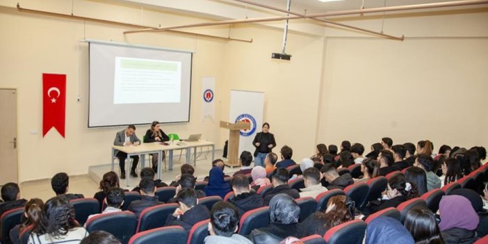 Hakkâri Üniversitesi’nde “Kadın Çalışmaları Konferansları” düzenlendi