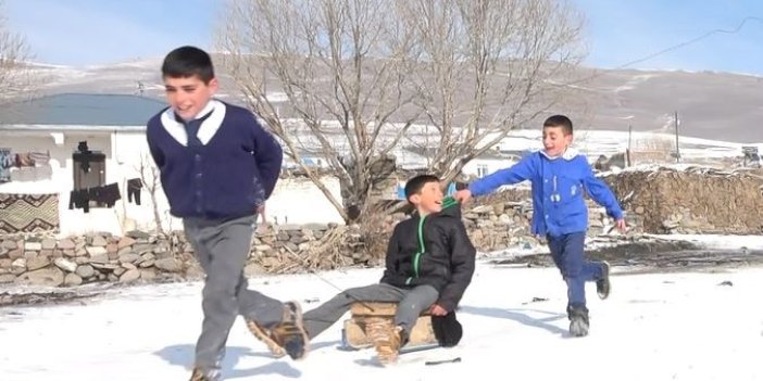 Ardahanlı çocukların kızak keyfi