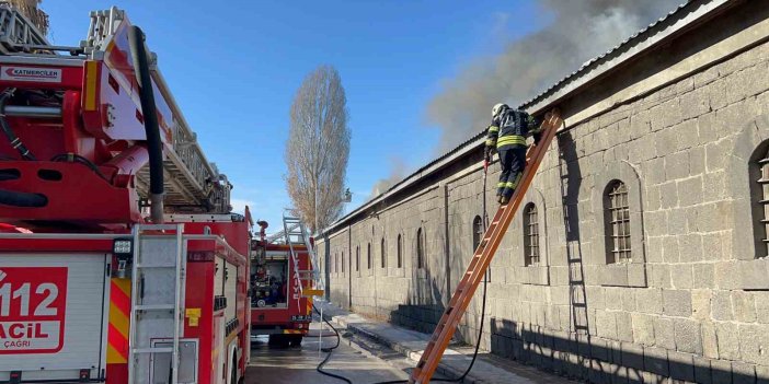 Erzurum'daki tarihi taş ambarlarda yangın