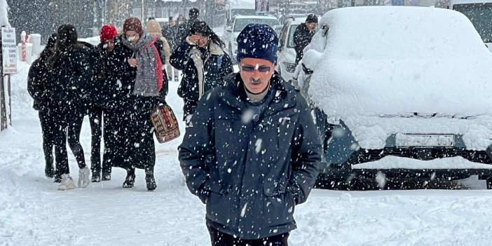 Yüksekova’da kar yağışı etkili oldu