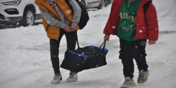 Bulanık’ta öğleden sonra okullar tatil edildi