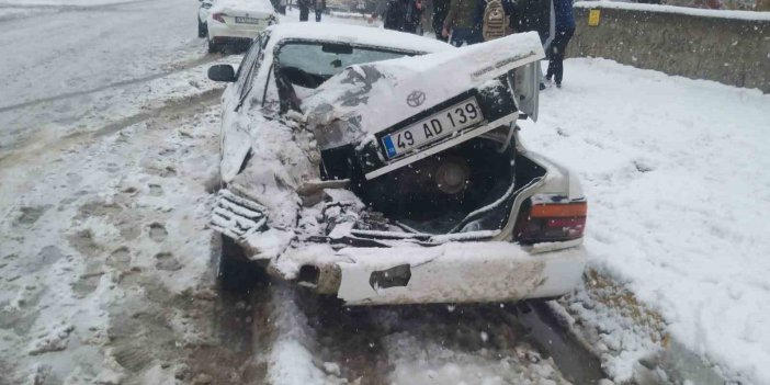 Muş’ta 3 aracın karıştığı zincirleme kaza yaşandı