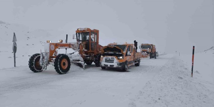 Muş’ta kar ve tipi sebebiyle mahsur kalan 10 araç kurtarıldı