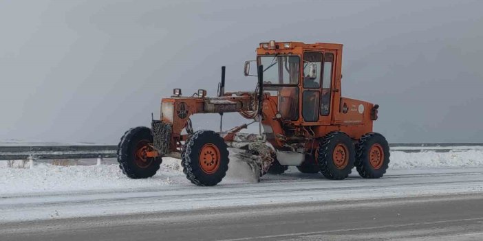 Kardan kapanan Kurubaş Geçidi tekrar ulaşıma açıldı