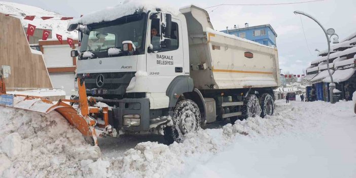 Van'da 88 yerleşim yerinin yolu ulaşıma kapandı