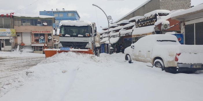 Van'da kardan 420 mahalle ve mezra yolu ulaşıma kapandı