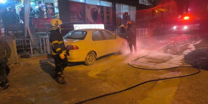 Mardin’de park halindeki otomobil alev aldı