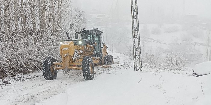 Şırnak'ta şiddetli fırtına ve kar yağışı hayatı olumsuz etkiledi