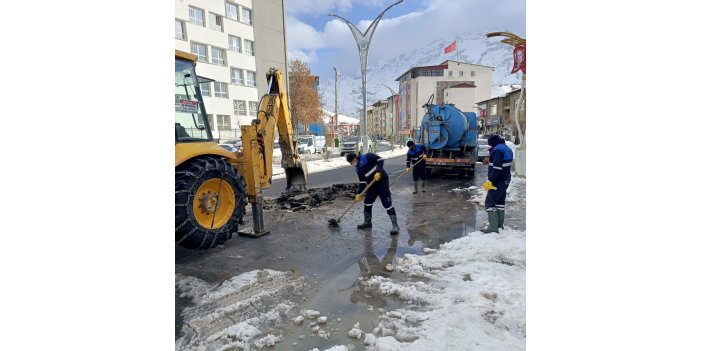 Hakkari'de yağışlar sonrası kanalizasyon çalışması yapıldı