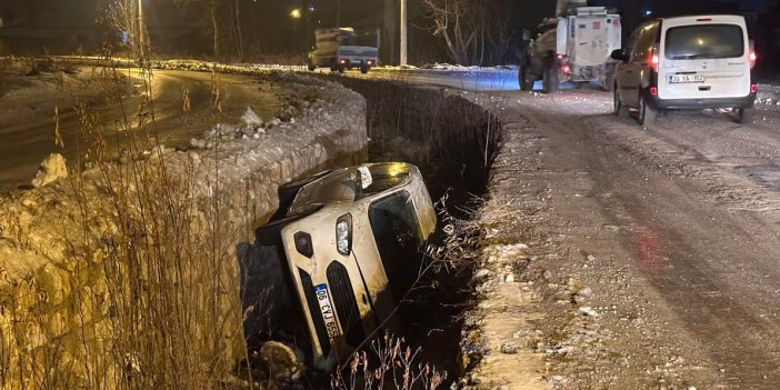 Yüksekova’da hafif ticari araç kanala uçtu: 3 yaralı