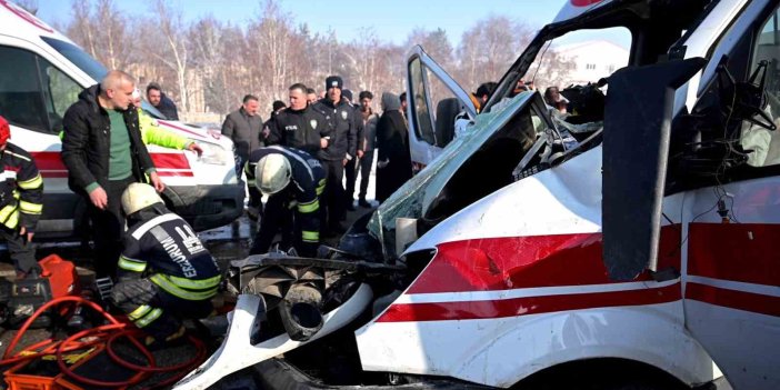 Erzurum’da ambulansların da karıştığı trafik kazası: 9 yaralı