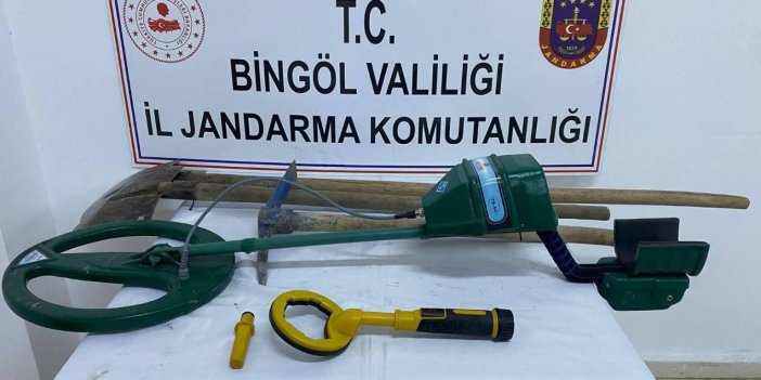 Bingöl’de kaçak kazı yaparlarken yakalandılar