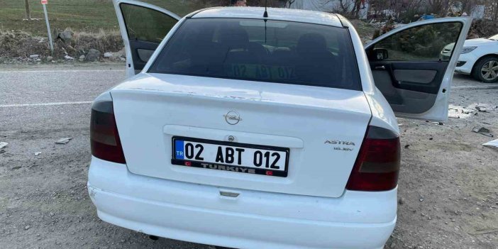 Adıyaman’da 2 otomobil çarpıştı: 4 kişi yaralandı