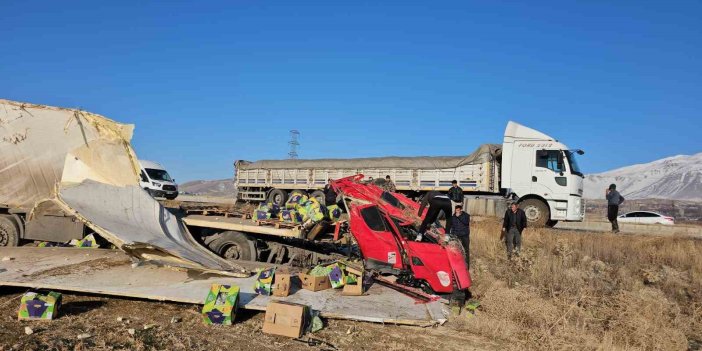 Bitlis’te devrilen tırın sürücüsü yarandı