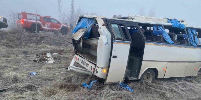 Servis aracı şarampole yuvarlandı: 1 ölü, 16 yaralı