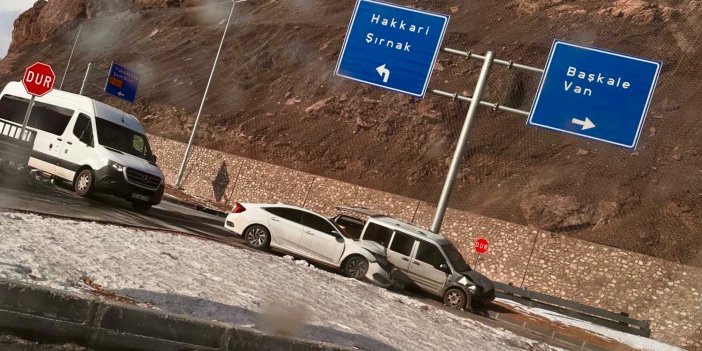 Yeniköprü’de otomobil ile hafif ticari araç kafa kafaya çarpıştı: 2 yaralı