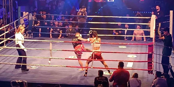 Düğün salonunda kick boks müsabakası