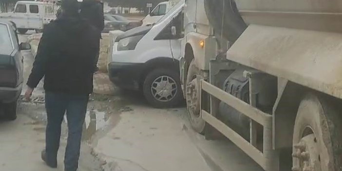 Elazığ’da freni boşalan kamyon 3 aracı biçti