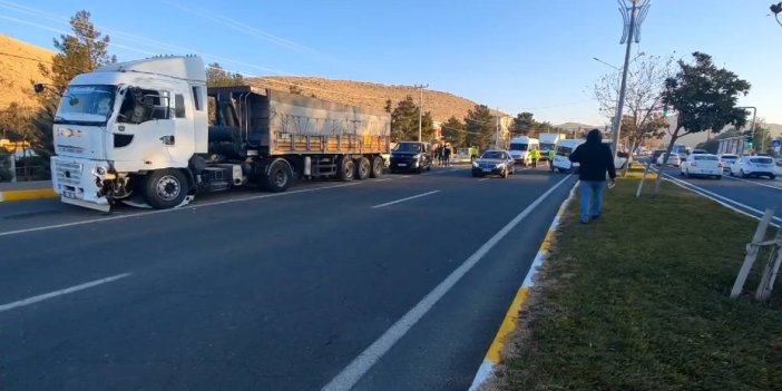 Mardin’de tır ile işçi servisi çarpıştı: 11 kişi yaralandı