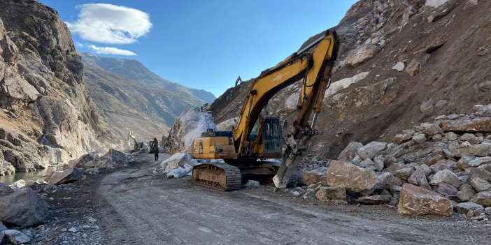 Şemdinli-Derecik yolunda çalışmalar devam ediyor