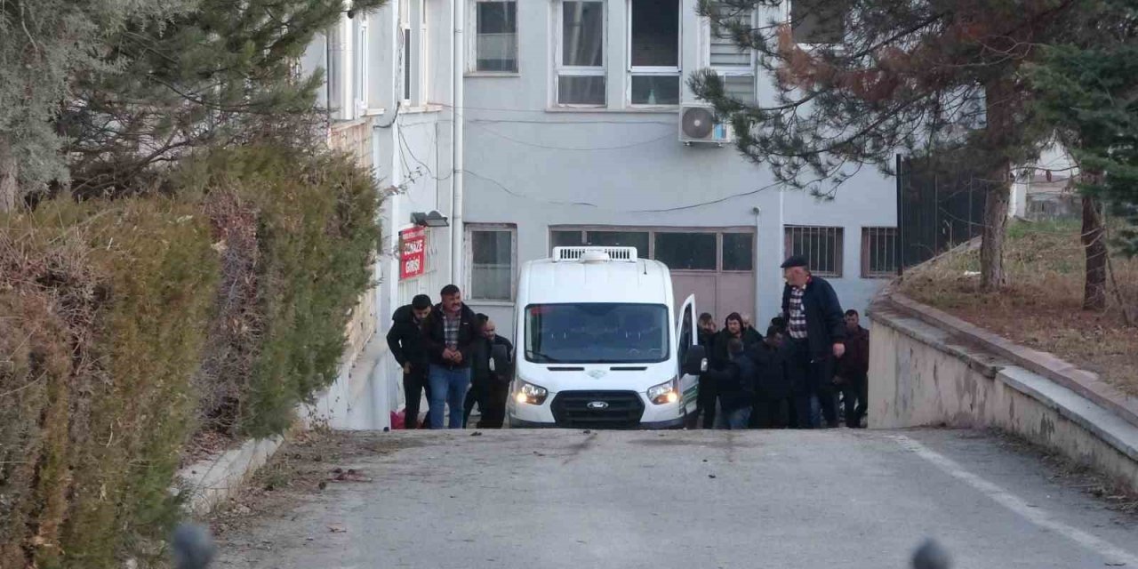 Misafirliğe gittiği evde yaşlı kadını bıçaklayarak öldürdü