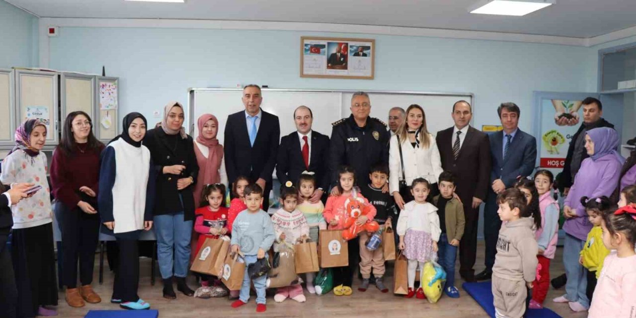 Oltu’da öğrenciler karnelerini aldı