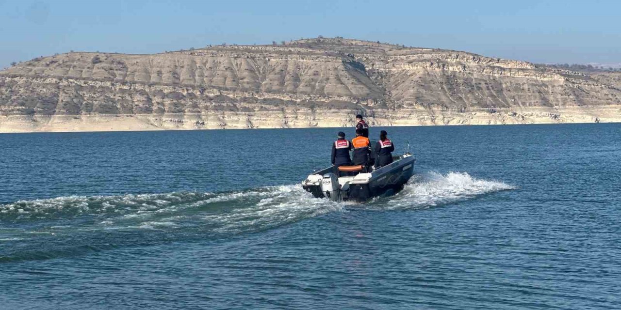 Diyarbakır’da kaçak ağlarla avlanılan sazan balıkları ele geçirildi