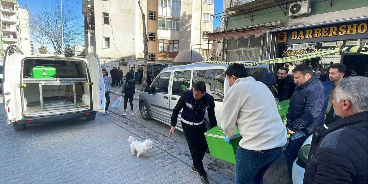 Tıraş olmaya gittiği kuaförde silahla vurularak öldürüldü