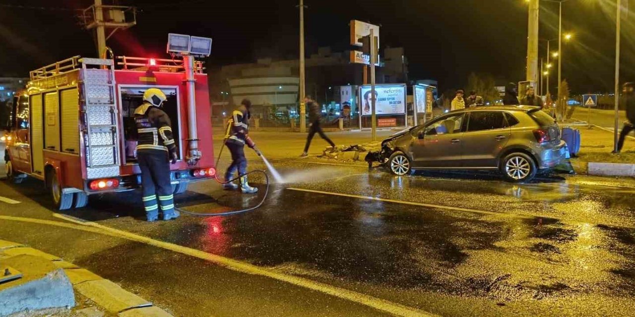 Mardin’de iki otomobil çarpıştı