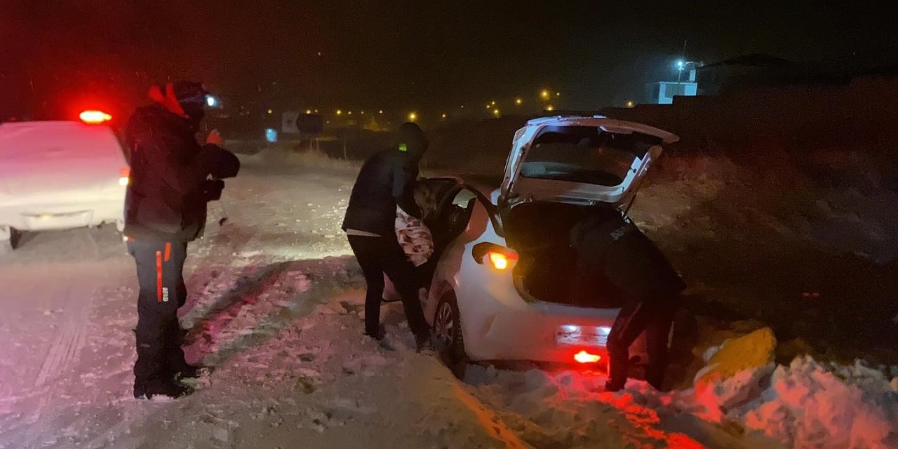 Kar ve tipide mahsur kalanlar için ekipler seferber oldu