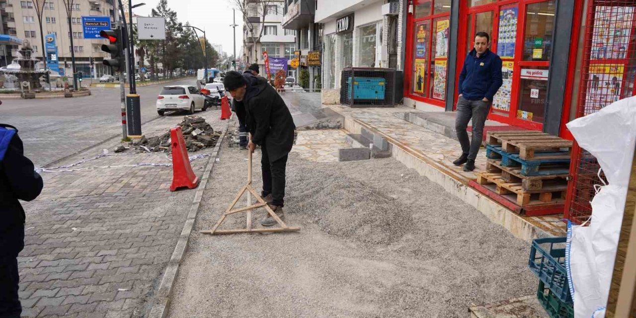 Başkan Hallaç: Yol ve kaldırım çalışmalarımız devam ediyor