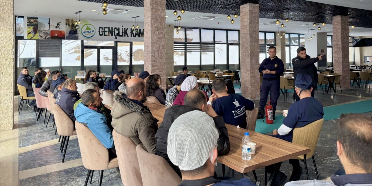 Hakkari’de kurumlara yangın bilgilendirme eğitimi