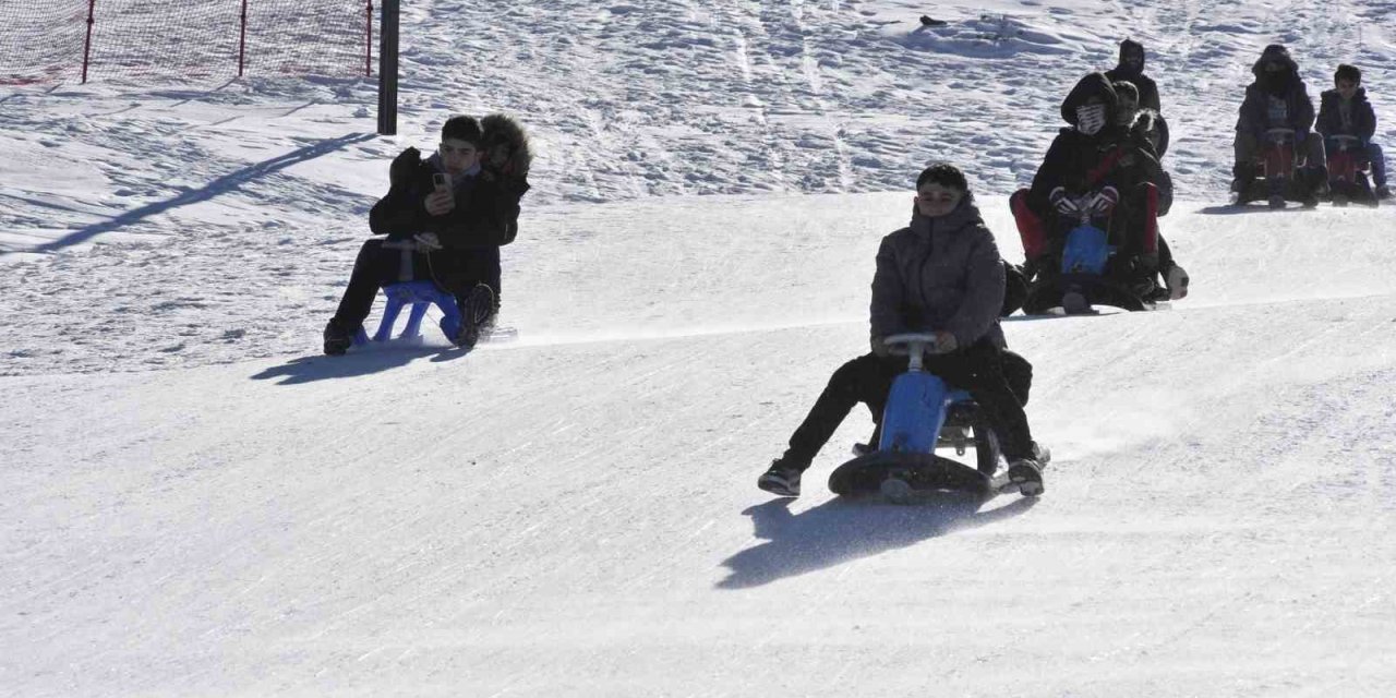 Bitlis’teki kayak merkezinde yarıyıl yoğunluğu yaşanıyor