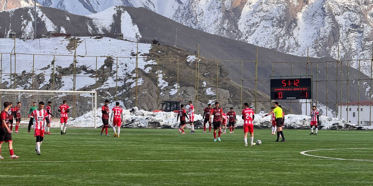 Derecik Belediyespor ile Durankaya Belediyespor 1-1 berabere kaldı