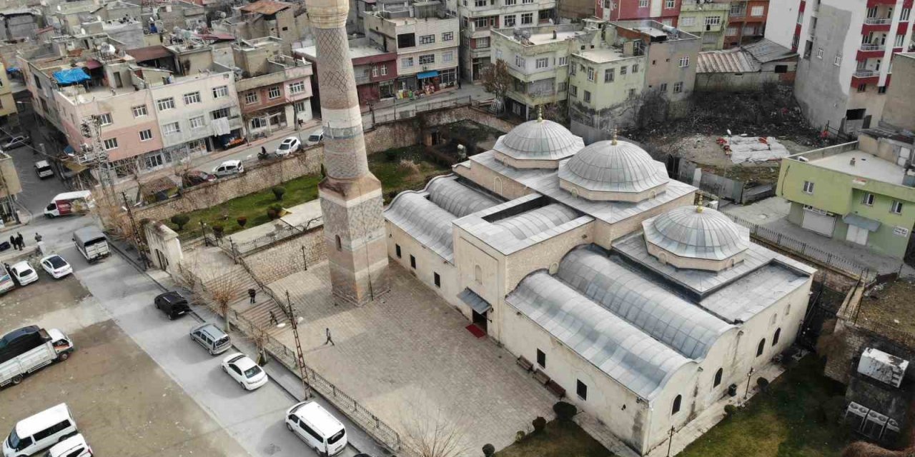 9 asırlık cami yıllara meydan okuyor