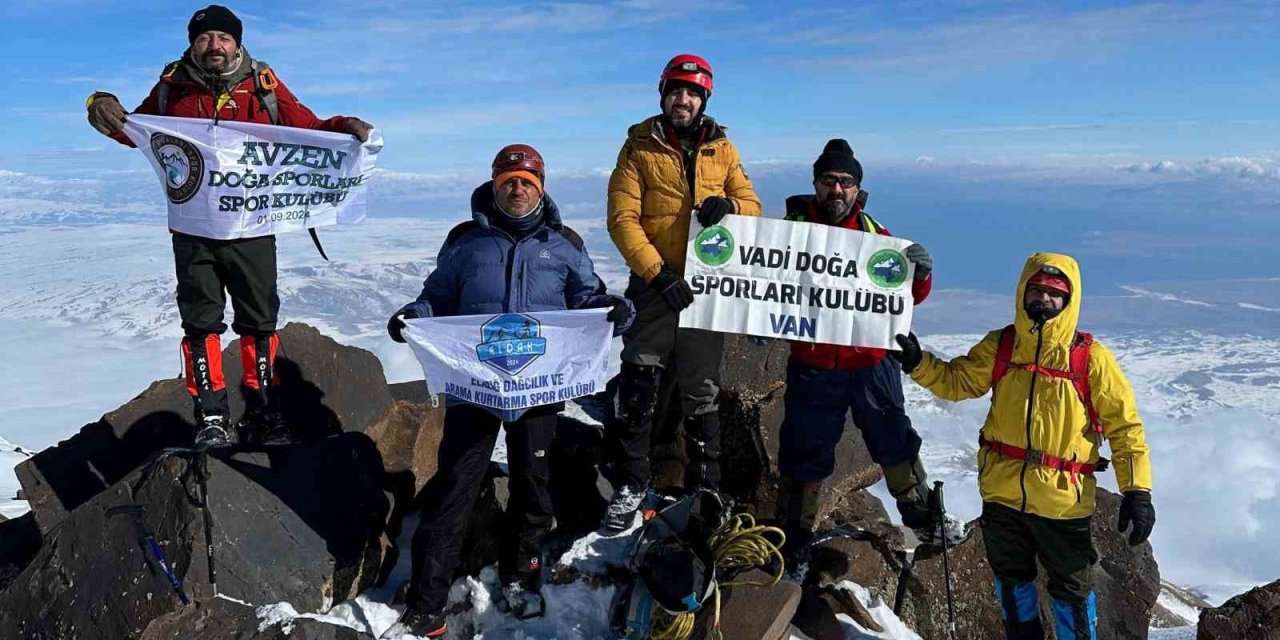 6 dağcı Süphan Dağı’na tırmandı