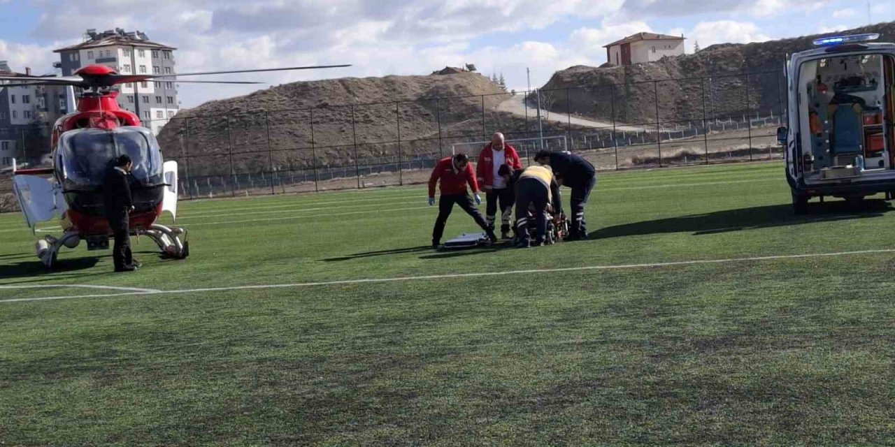 Ambulans helikopter beyin kanaması geçiren hasta için havalandı