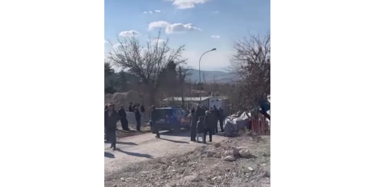 Motosiklet ağaca çarptı: 2 ölü