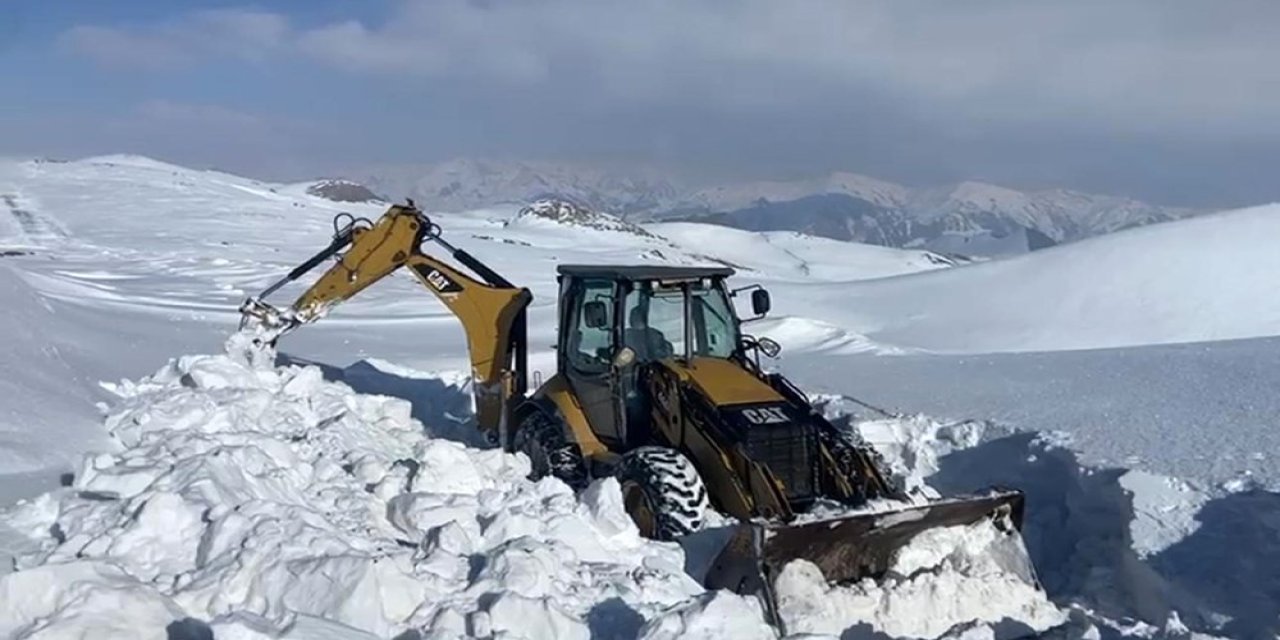 Şırnak’ta kar esareti devam ediyor